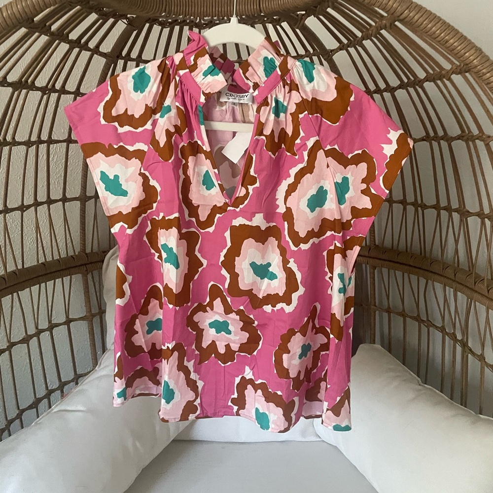 NWOT never worn Crosby by Mollie Burch Wilkes top in bloom boom size small